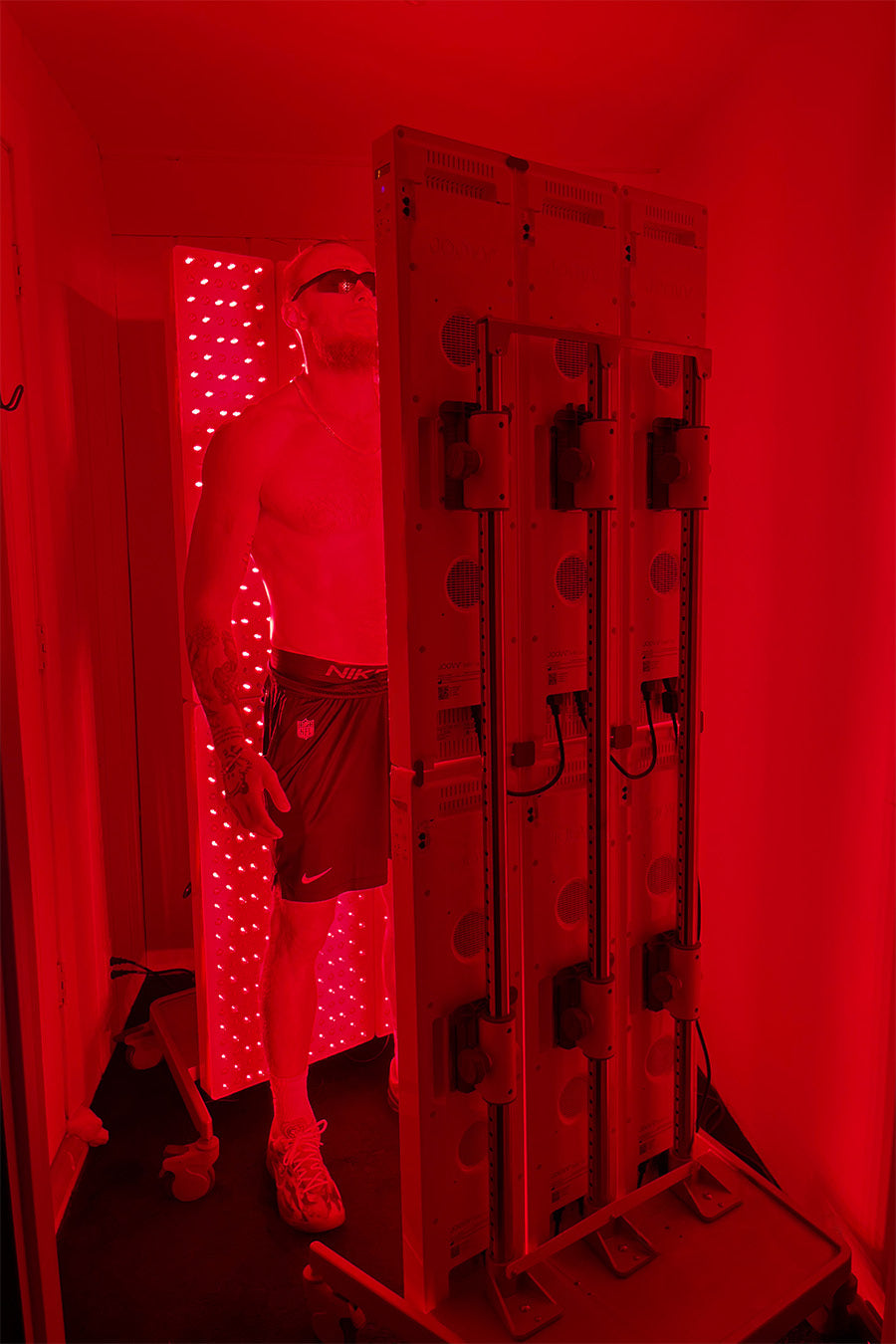 George Kittle using a red light therapy panel